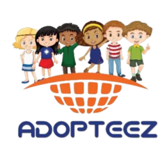 Adopteez-logo: børn fra hele verden står på en jordklode